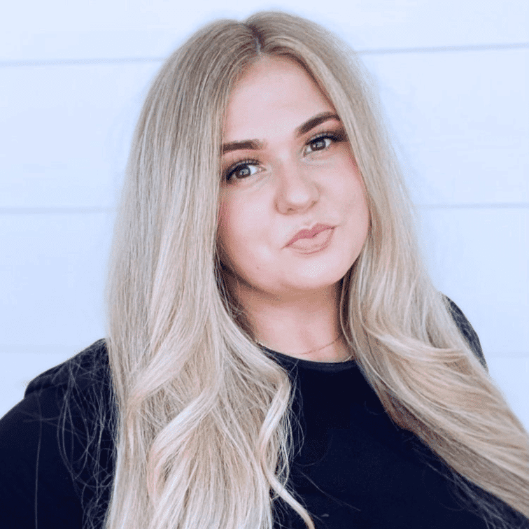 Portrait of Sara Sams, a professional stylist at Ashlyn Jamyson Salon & Spa, showcasing their expertise and style.
